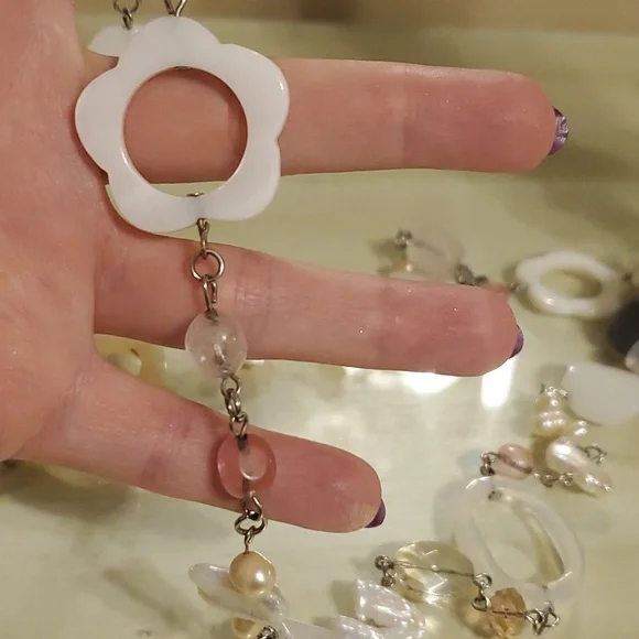 Gorgeous flower necklace - Picture 2 of 5